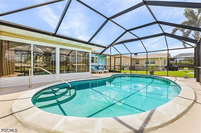 3018 SE 17th PL, Cape Coral, FL 33904