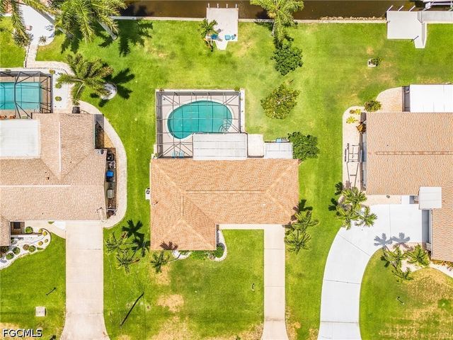 3018 SE 17th PL, Cape Coral, FL 33904