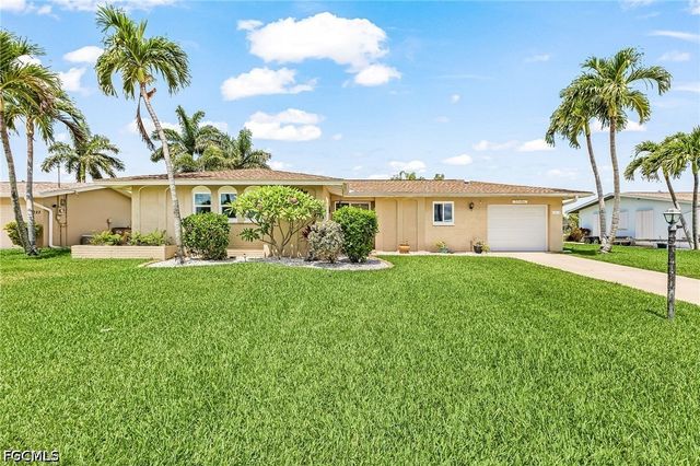 3018 SE 17th PL, Cape Coral, FL 33904