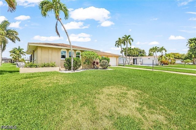 3018 SE 17th PL, Cape Coral, FL 33904