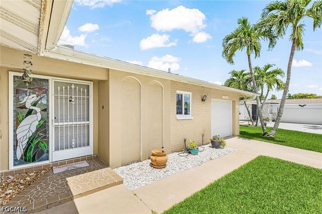 3018 SE 17th PL, Cape Coral, FL 33904