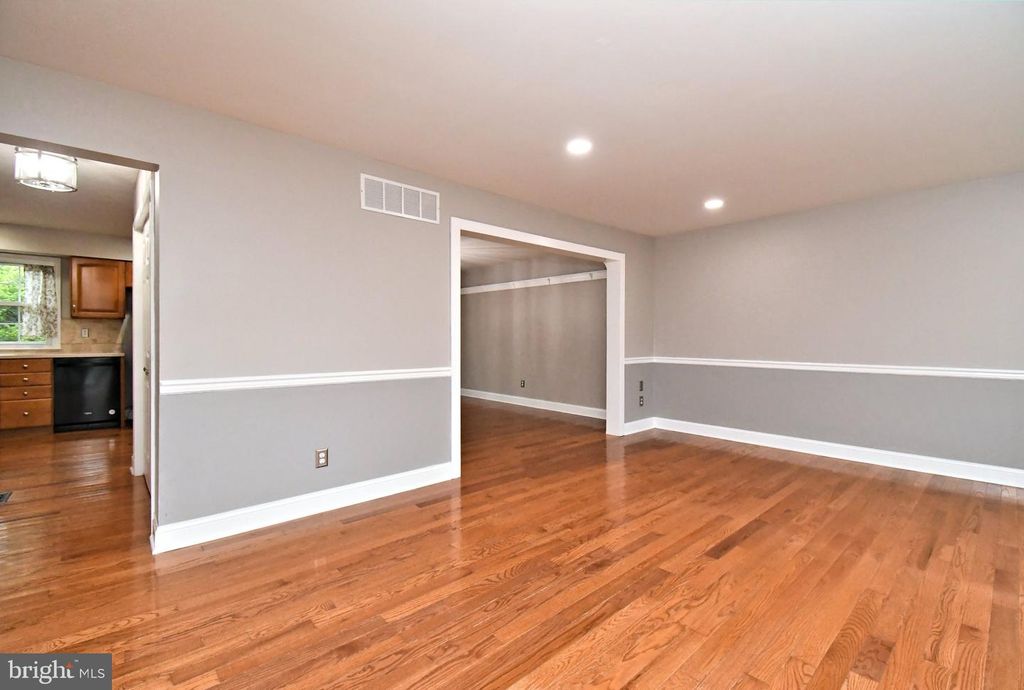 125 GOSHEN RD, SCHWENKSVILLE, PA 19473 — photo 5