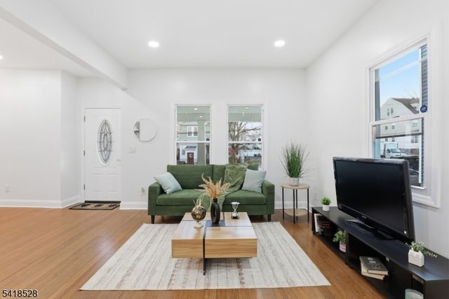 171 Renner Ave, Newark City, NJ 07112