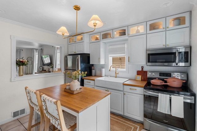1550 DELAWARE STREET, Oshkosh, WI 54902