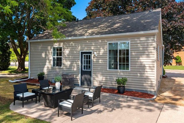1550 DELAWARE STREET, Oshkosh, WI 54902