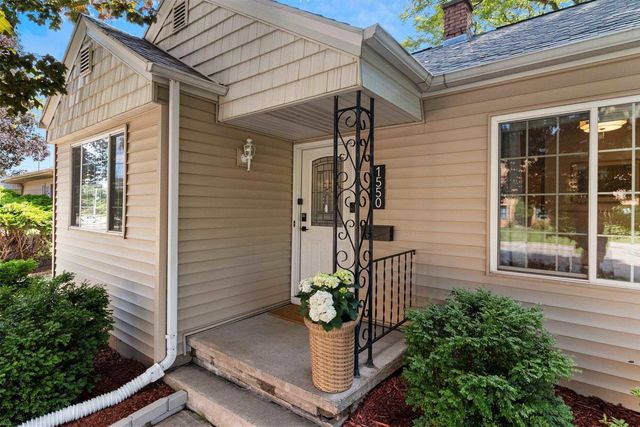 1550 DELAWARE STREET, Oshkosh, WI 54902