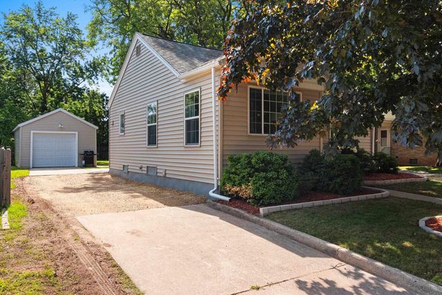 1550 DELAWARE STREET, Oshkosh, WI 54902