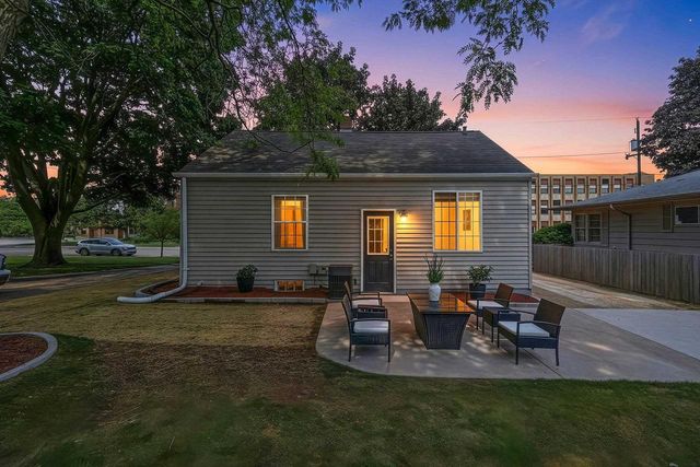 1550 DELAWARE STREET, Oshkosh, WI 54902