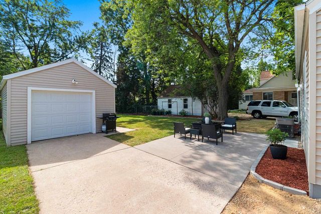 1550 DELAWARE STREET, Oshkosh, WI 54902