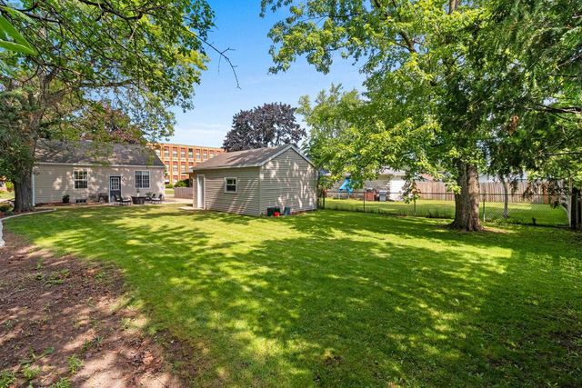 1550 DELAWARE STREET, Oshkosh, WI 54902