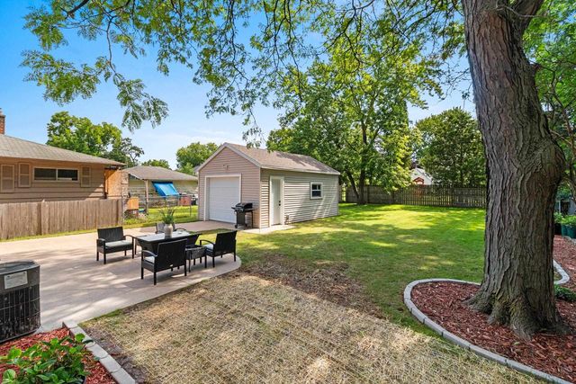 1550 DELAWARE STREET, Oshkosh, WI 54902