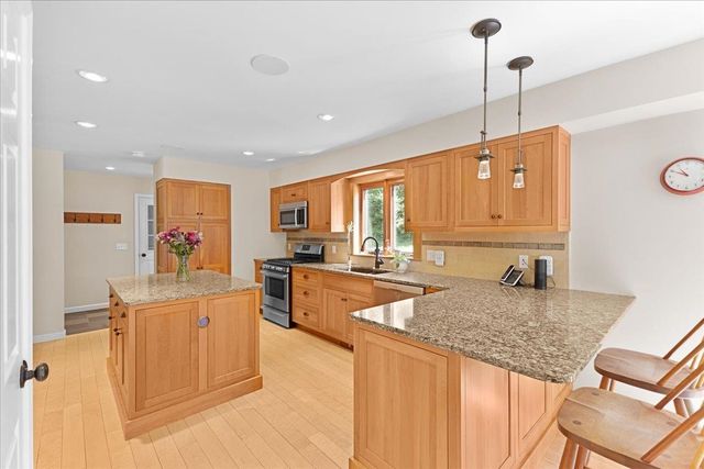 18 Fairview Drive, Essex Junction, VT 05452