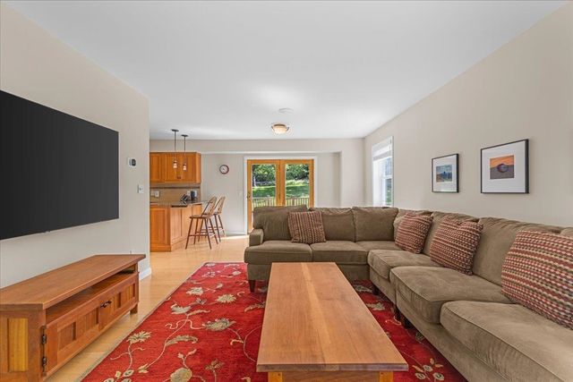 18 Fairview Drive, Essex Junction, VT 05452