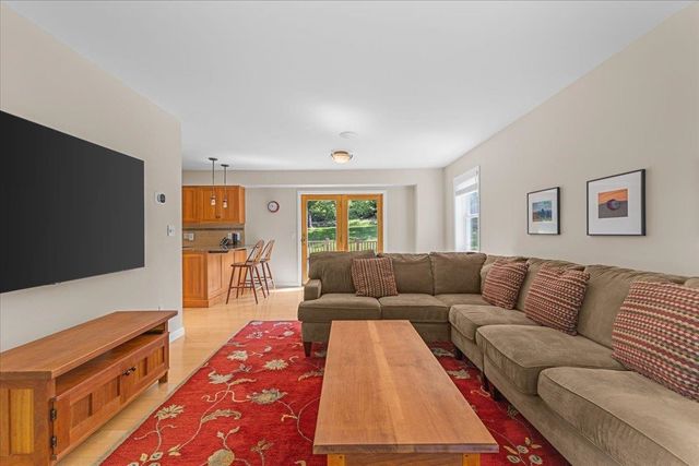 18 Fairview Drive, Essex Junction, VT 05452