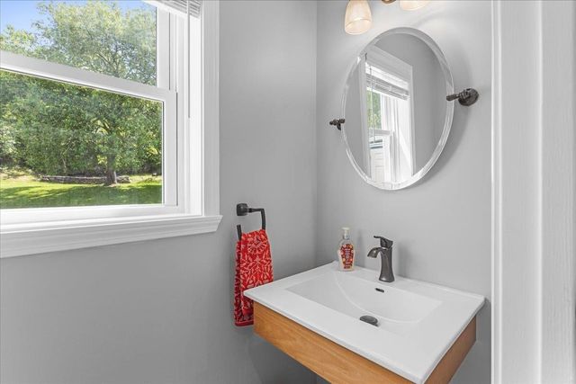 18 Fairview Drive, Essex Junction, VT 05452