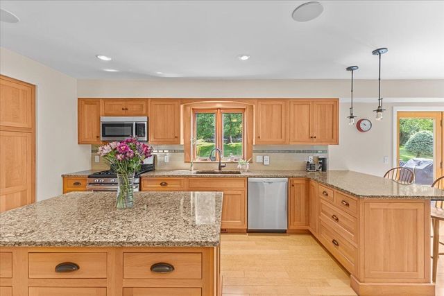 18 Fairview Drive, Essex Junction, VT 05452