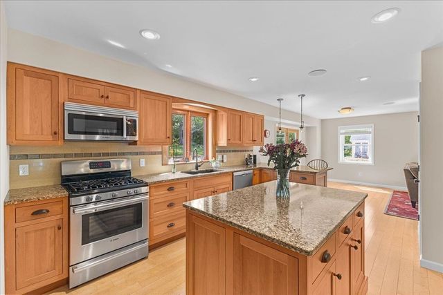 18 Fairview Drive, Essex Junction, VT 05452