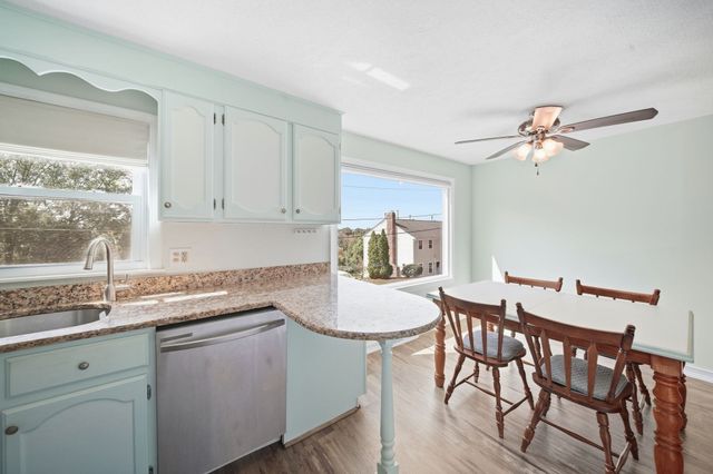 106 Park Ave W D5, Lowell, MA 01852