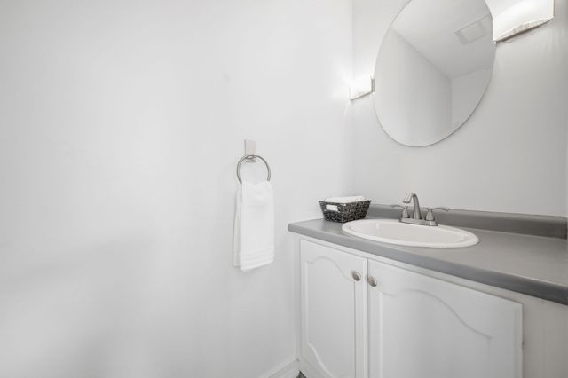 106 Park Ave W D5, Lowell, MA 01852