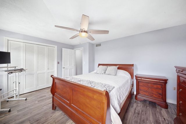 106 Park Ave W D5, Lowell, MA 01852