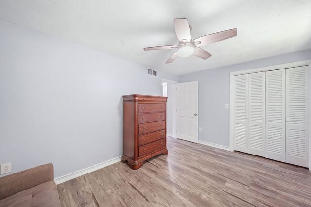 106 Park Ave W D5, Lowell, MA 01852