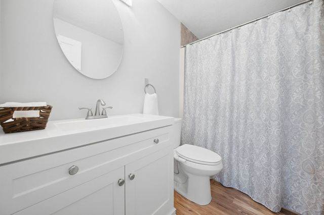 106 Park Ave W D5, Lowell, MA 01852