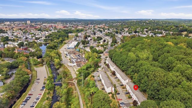 106 Park Ave W D5, Lowell, MA 01852