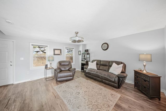 106 Park Ave W D5, Lowell, MA 01852
