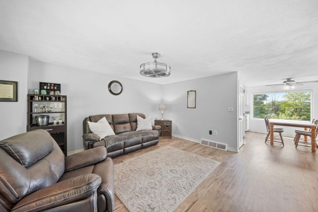 106 Park Ave W D5, Lowell, MA 01852