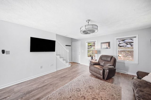 106 Park Ave W D5, Lowell, MA 01852
