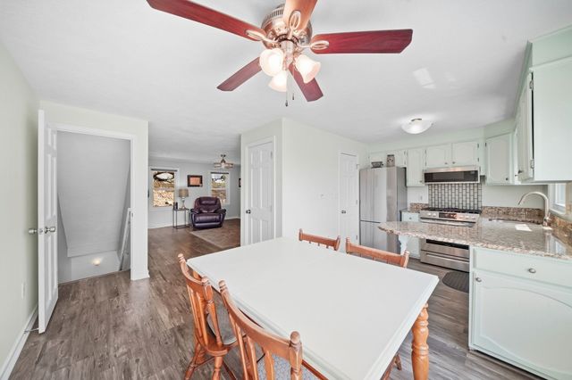 106 Park Ave W D5, Lowell, MA 01852