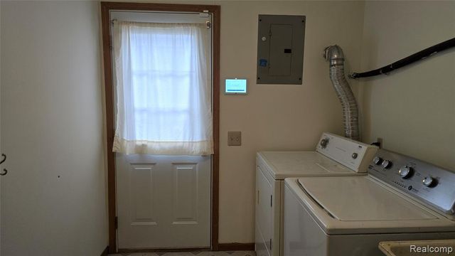 803 E Meyers Avenue, Hazel Park, MI 48030