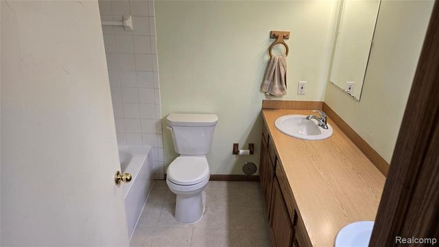 803 E Meyers Avenue, Hazel Park, MI 48030