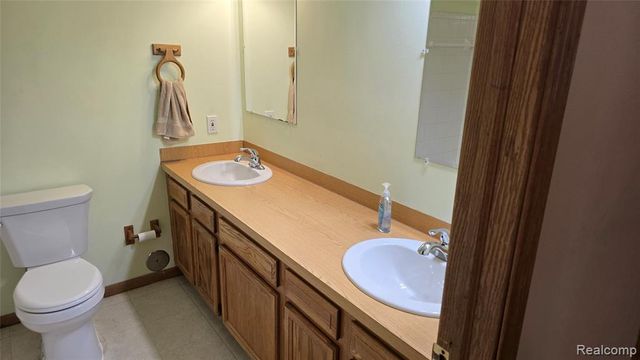 803 E Meyers Avenue, Hazel Park, MI 48030