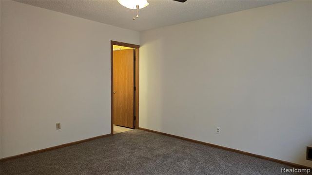 803 E Meyers Avenue, Hazel Park, MI 48030