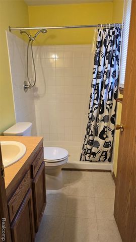 803 E Meyers Avenue, Hazel Park, MI 48030