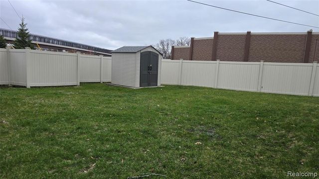 803 E Meyers Avenue, Hazel Park, MI 48030