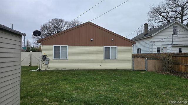 803 E Meyers Avenue, Hazel Park, MI 48030