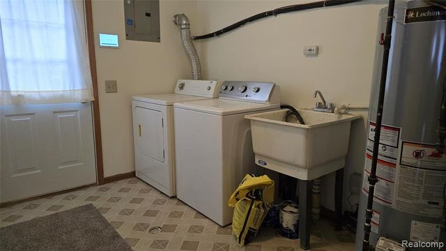 803 E Meyers Avenue, Hazel Park, MI 48030