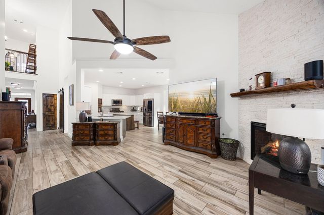 11411 Creekwood Hills Lane, Houston, TX 77070