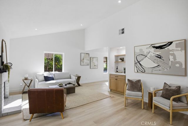 1069 Belleza Street, Camarillo, CA 93012