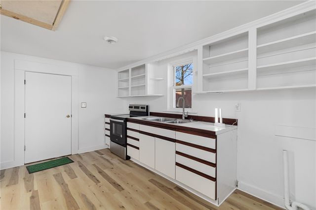 1609 West Main Road, Middletown, RI 02842
