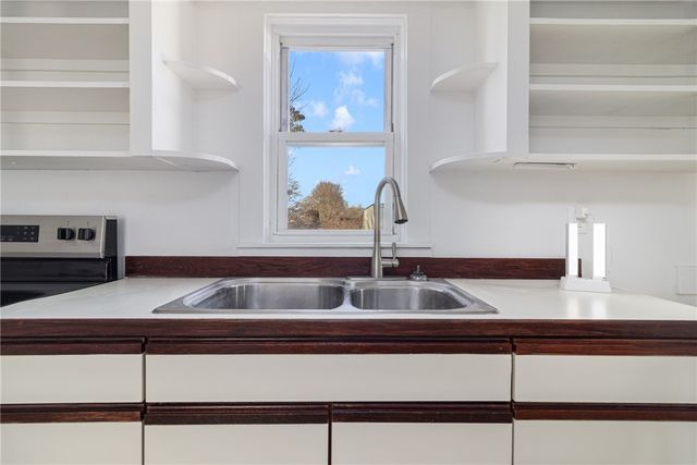 1609 West Main Road, Middletown, RI 02842