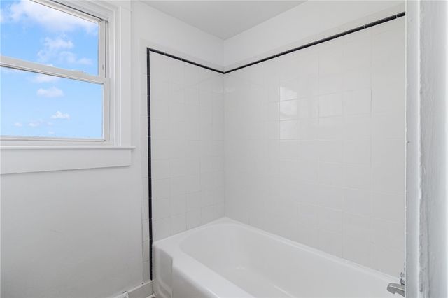 1609 West Main Road, Middletown, RI 02842