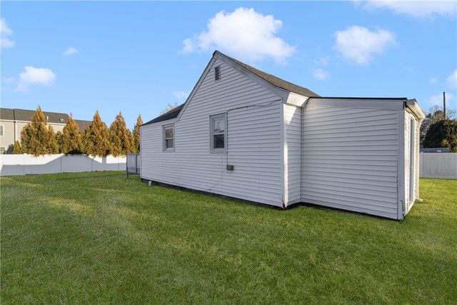 1609 West Main Road, Middletown, RI 02842