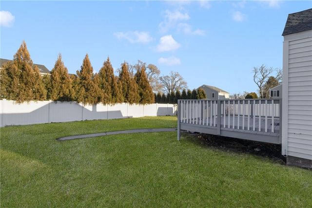 1609 West Main Road, Middletown, RI 02842