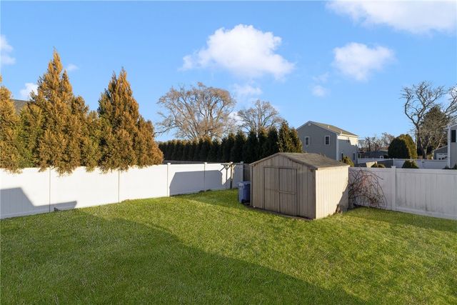 1609 West Main Road, Middletown, RI 02842