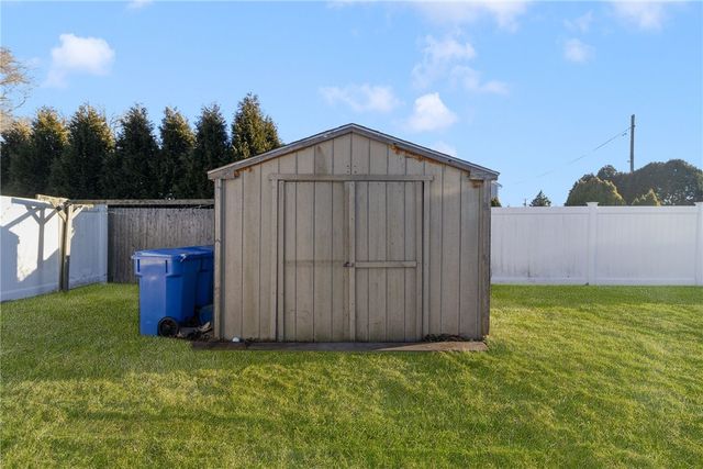 1609 West Main Road, Middletown, RI 02842