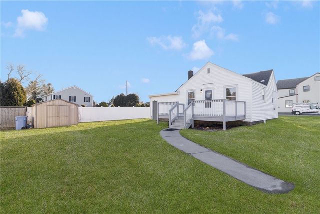 1609 West Main Road, Middletown, RI 02842