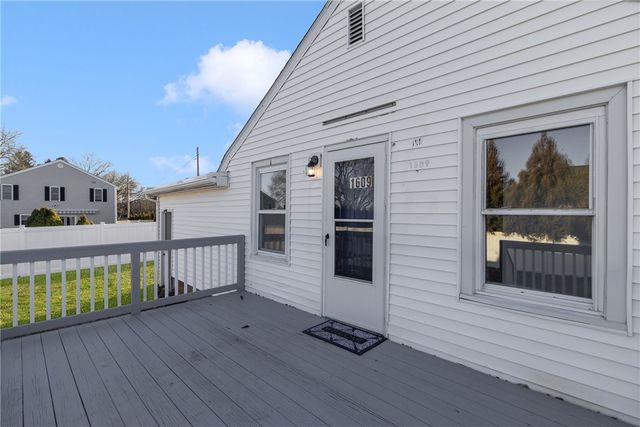 1609 West Main Road, Middletown, RI 02842